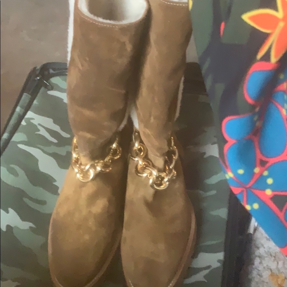 I’m sales of all new boots and sandals real at it